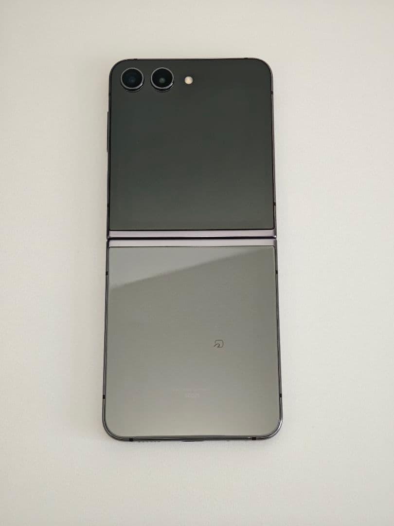 Galaxy Z Flip5 au版 256GB グラファイト SIMフリー