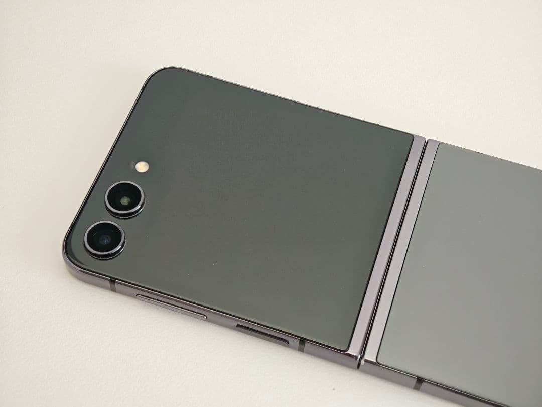 Galaxy Z Flip5 au版 256GB グラファイト SIMフリー