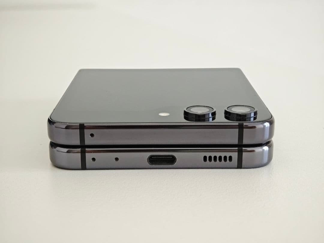 Galaxy Z Flip5 au版 256GB グラファイト SIMフリー