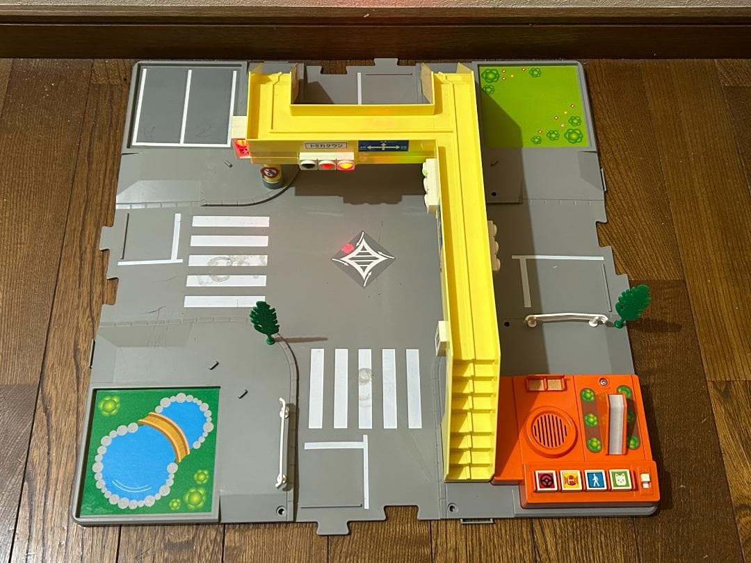 かまぼこ　トミカタウン ぼくの街のサウンド交差点 動作OK 箱付き