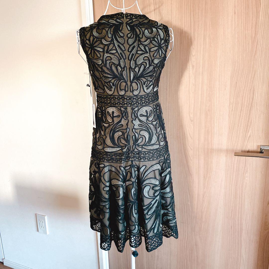 【新品】ダイアグラム コード刺繍フレアワンピース／カーキ