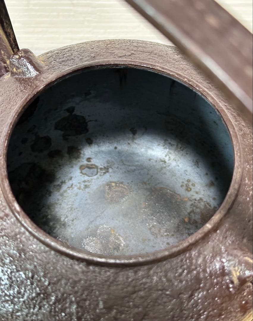 未使用品　南部藩釜師鈴木主膳堂　十代鈴木 忠兵衛(徳之助)作２２型槌目　南部鉄瓶
