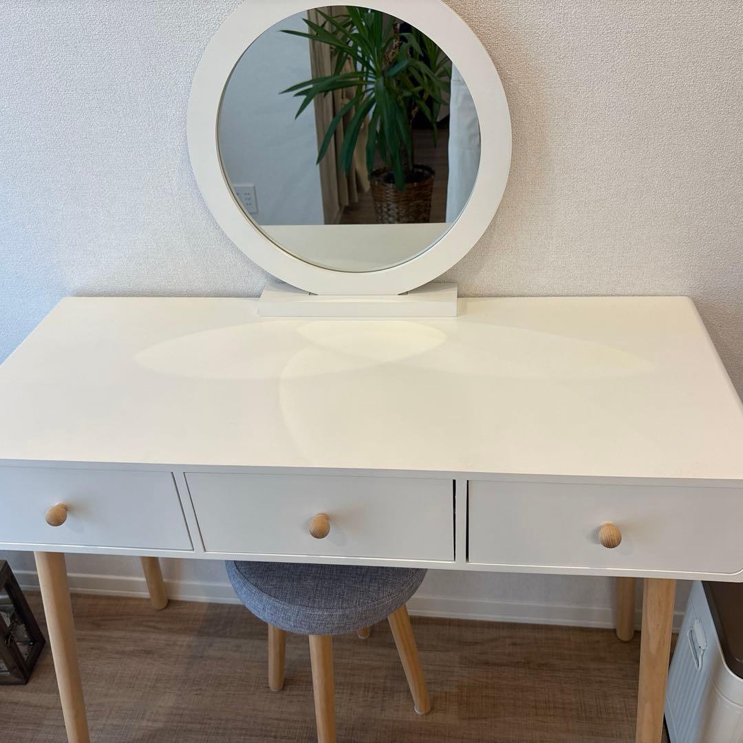 ホワイトドレッサー 丸い鏡付き