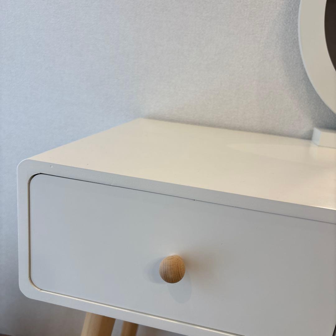 ホワイトドレッサー 丸い鏡付き