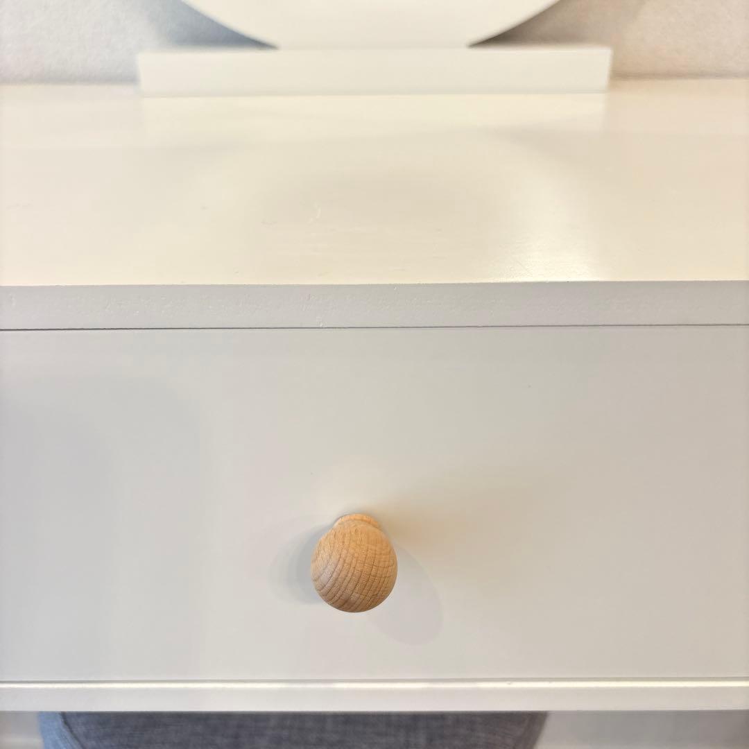 ホワイトドレッサー 丸い鏡付き