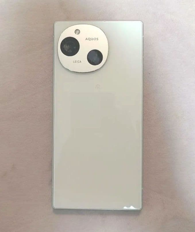 AQUOS R9 ホワイト