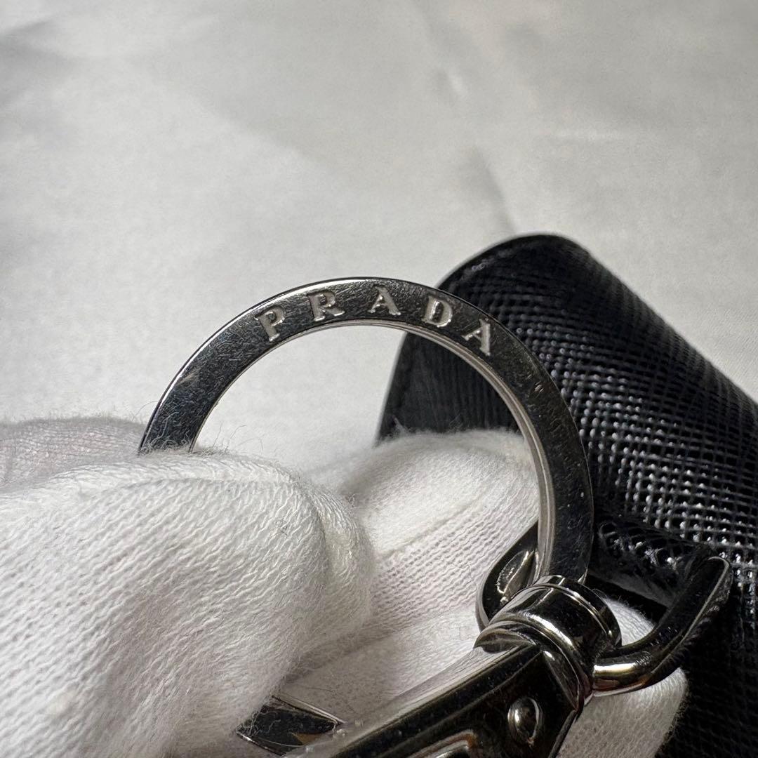 現行【PRADA】AirPods proケース サフィアーノレザー 3角ロゴ 黒