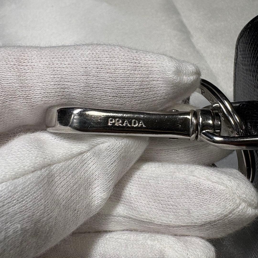 現行【PRADA】AirPods proケース サフィアーノレザー 3角ロゴ 黒