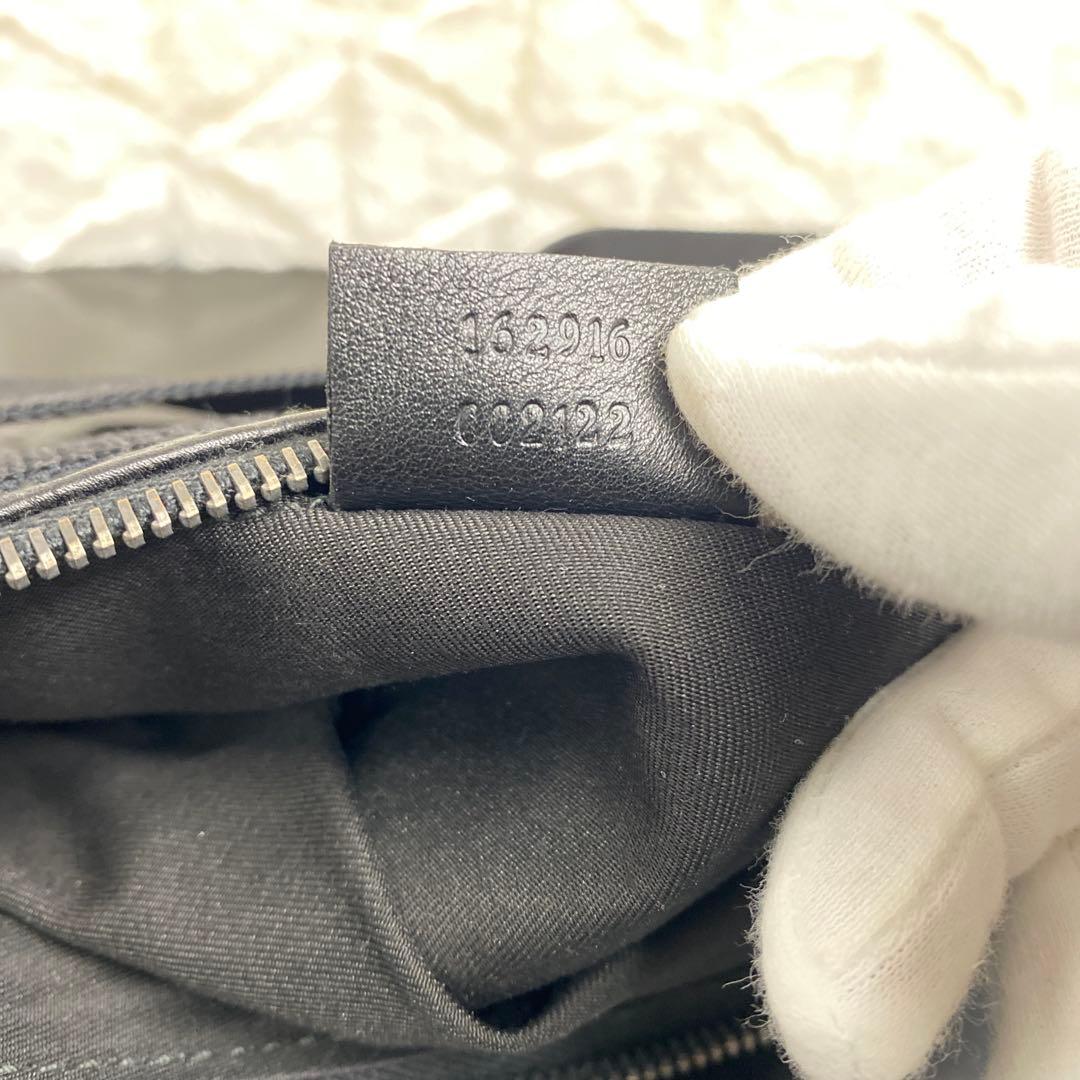 【美品】GUCCI ブラックレザー ボディバッグ