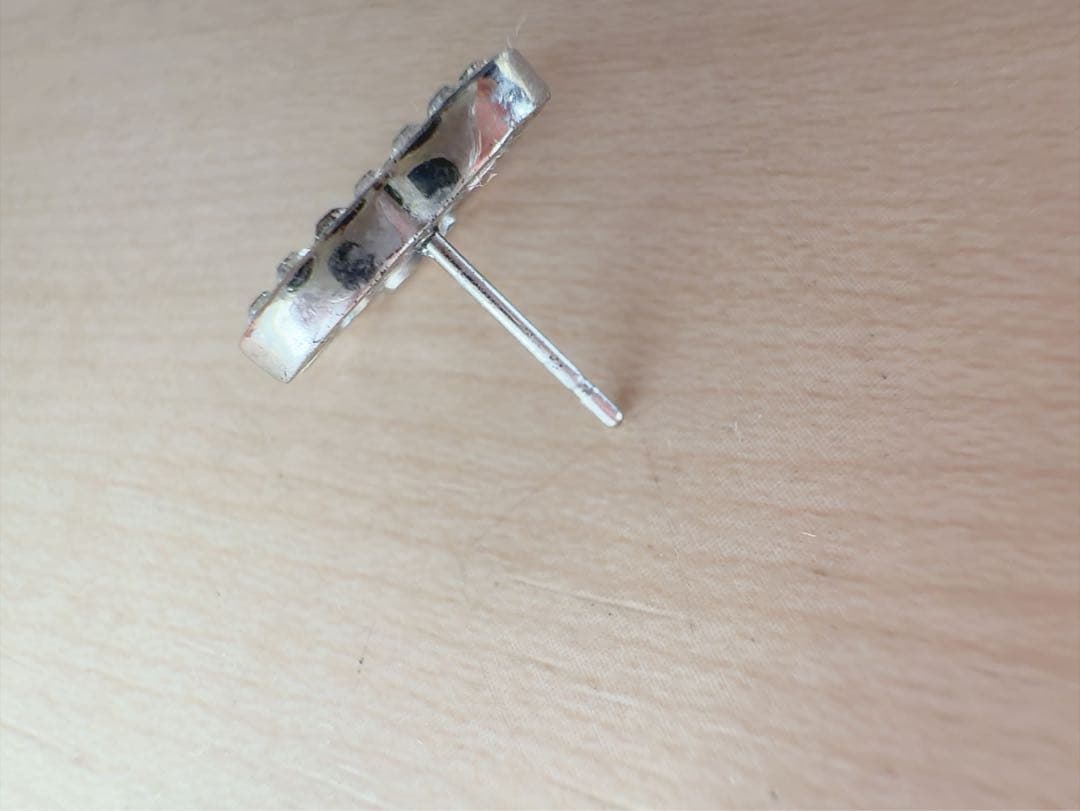 CHANEL シャネル　ロゴデザイン ストーン付きピアス 片耳