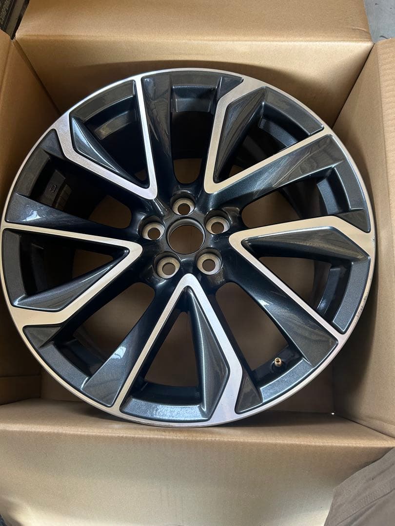 カローラスポーツ着用　18インチ純正ホイール