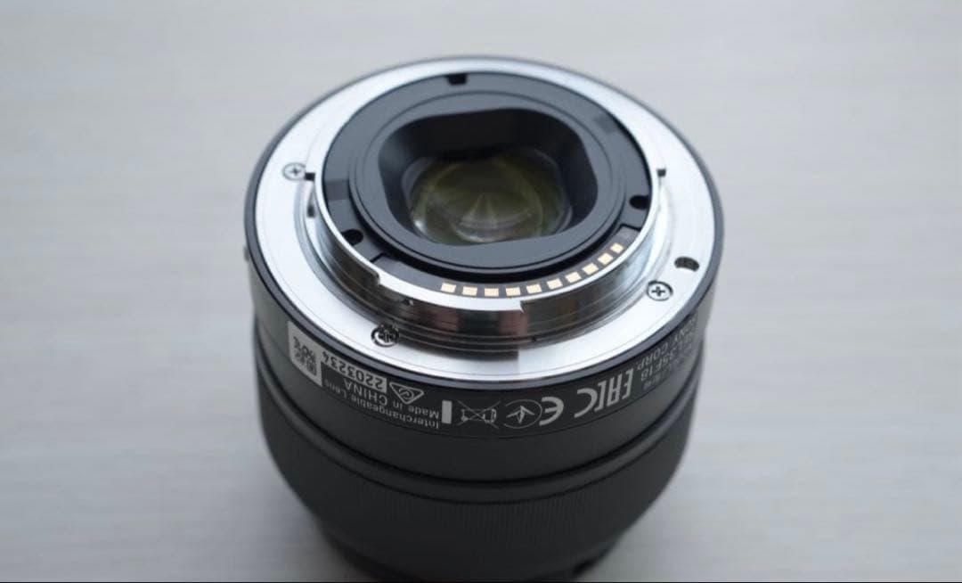 Sony E35mmF1.8、レンズフィルター付き