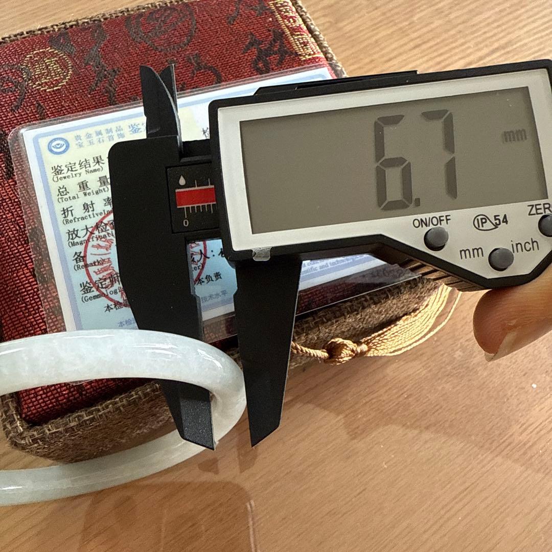 翡翠バングル 鑑定書付き