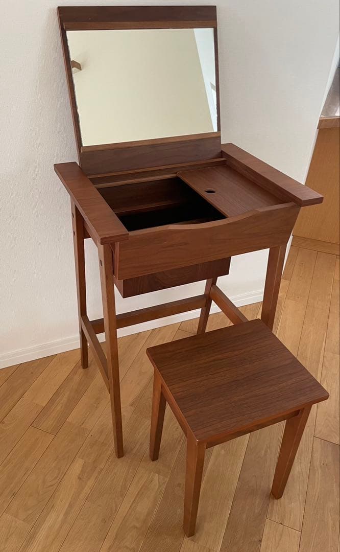 アクタス　ドレッサー・スツールセット