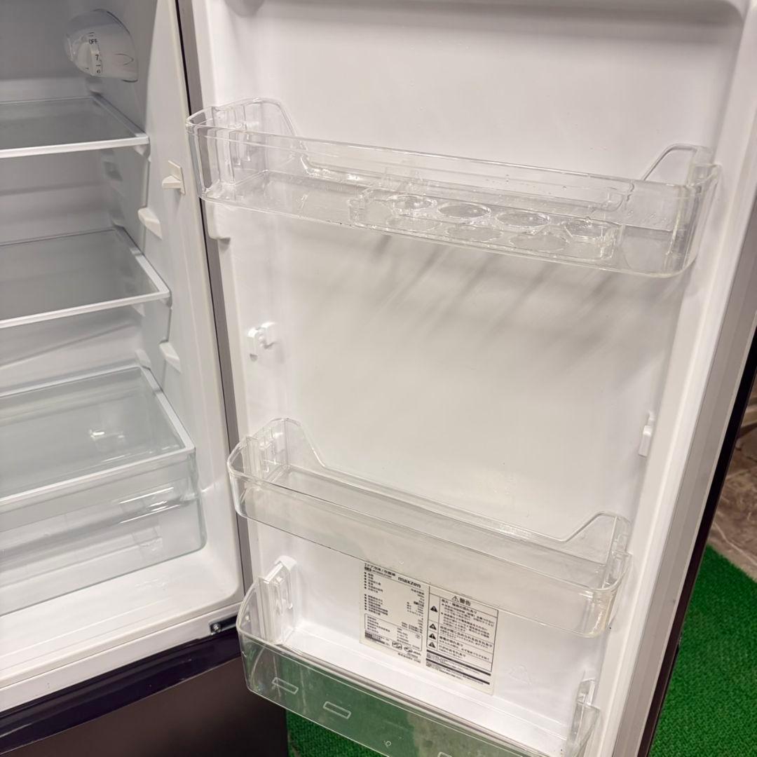 607 大きめサイズ　冷蔵庫　157L　小型　一人暮らし　同棲使用可　ブラック