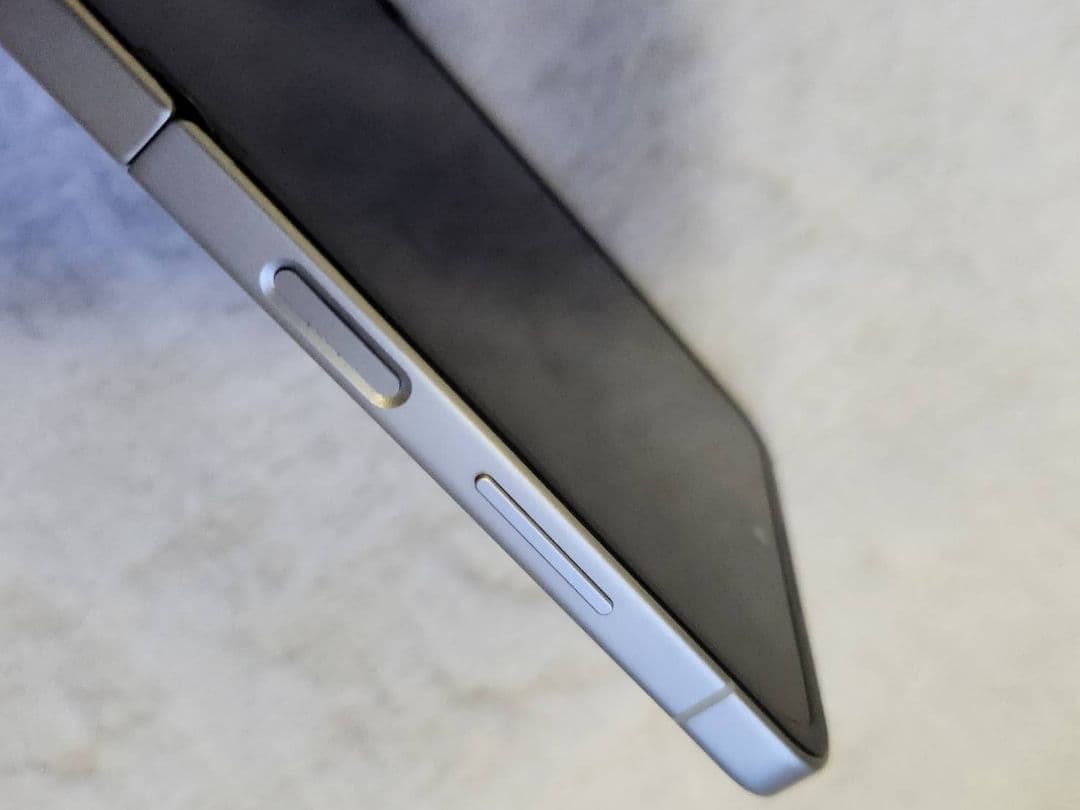 スマートフォン本体 Libero FLiP