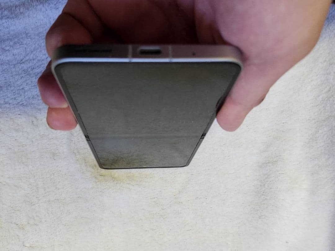 スマートフォン本体 Libero FLiP