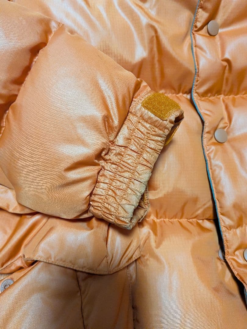 オレンジ フード付き ダウンジャケット