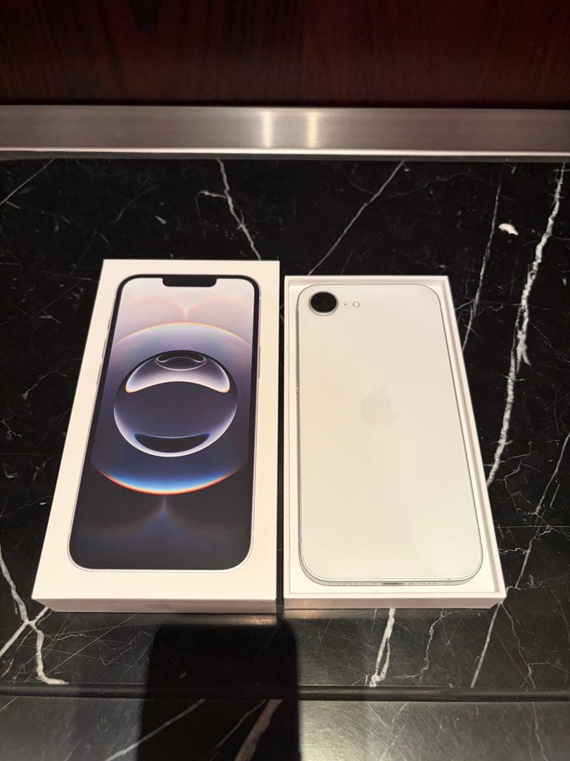 【美品】iPhone16e ホワイト 256GB