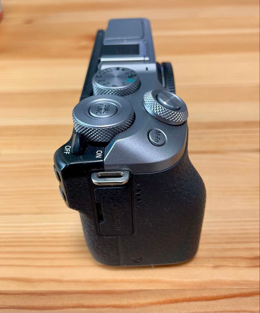 o*r様 Canon EOS M6 Mark II 本体 + 予備バッテリー1個