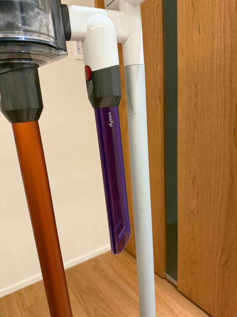 ダイソンSV18 本体 充電スタンド　保証６年　光る隙間ノズル