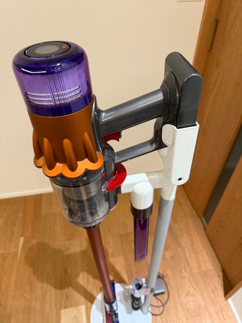 ダイソンSV18 本体 充電スタンド　保証６年　光る隙間ノズル