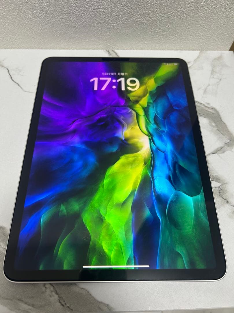 【特価】iPad pro 2世代 11インチシルバー　128GB 充電容量90%