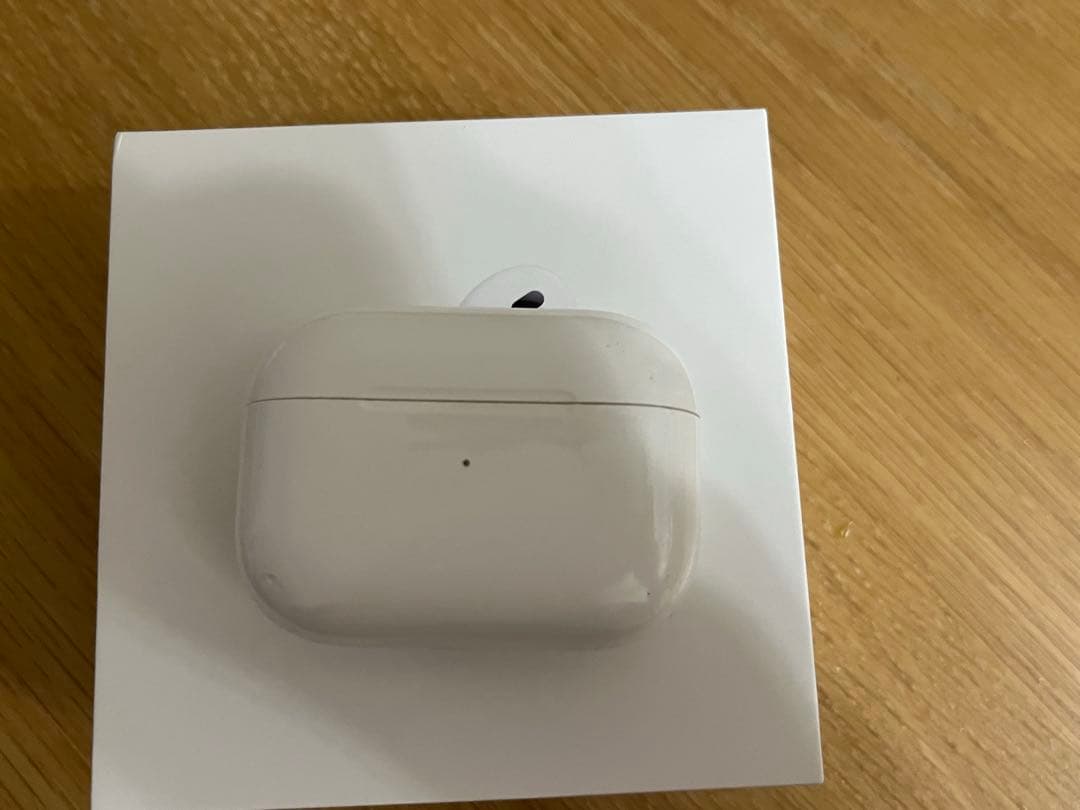 あ*く様 【即日発送】AirPods pro 本体　第二世代　Lightning