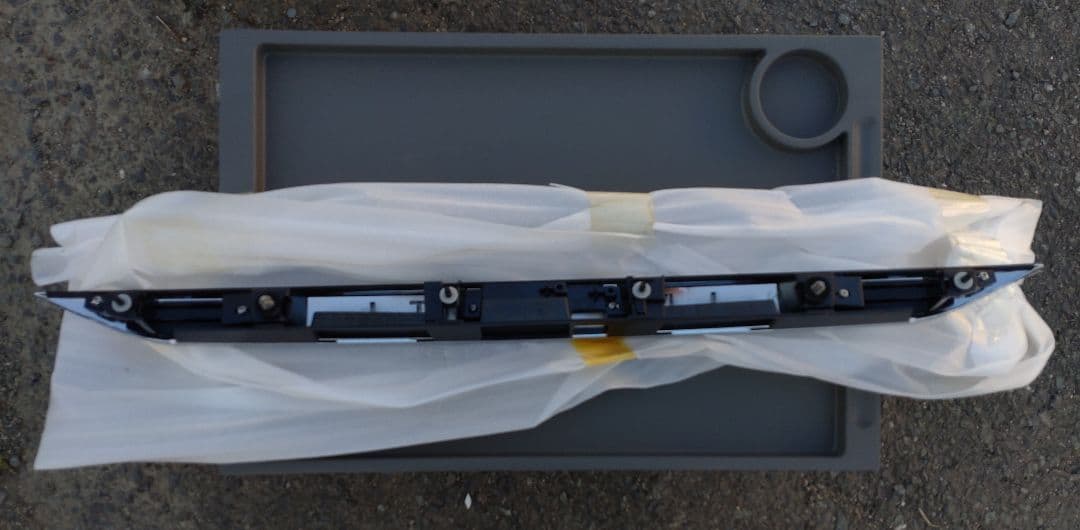 車種不明!! 謎のINFINITI バンパーガーニッシュ 純正 未使用