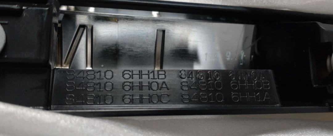 車種不明!! 謎のINFINITI バンパーガーニッシュ 純正 未使用