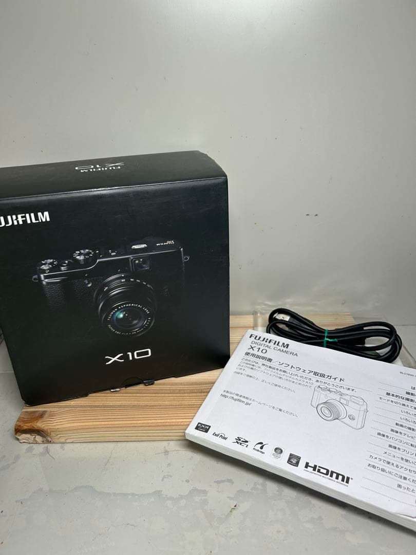 【S/H様】FUJIFILM X10 デジタルカメラ 【良品・付属品多数】
