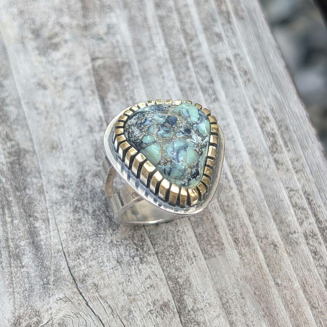 ハンドメイドのターコイズリング　 インディアンジュエリー風
