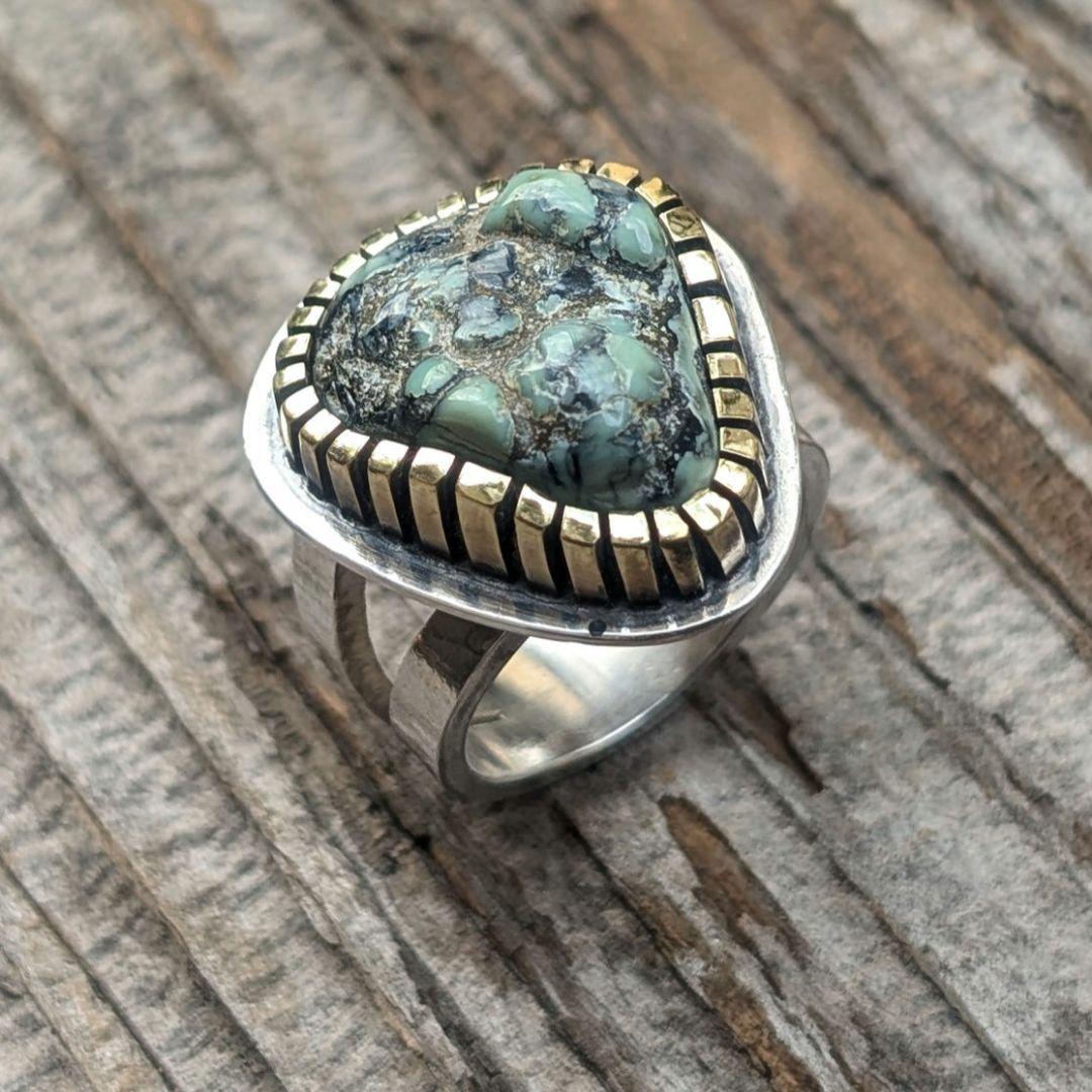 ハンドメイドのターコイズリング　 インディアンジュエリー風