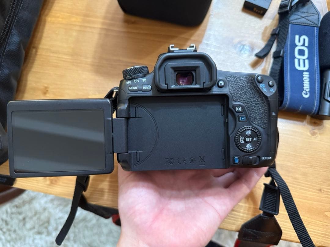 Canon EOS 8000D デジタル一眼レフカメラ