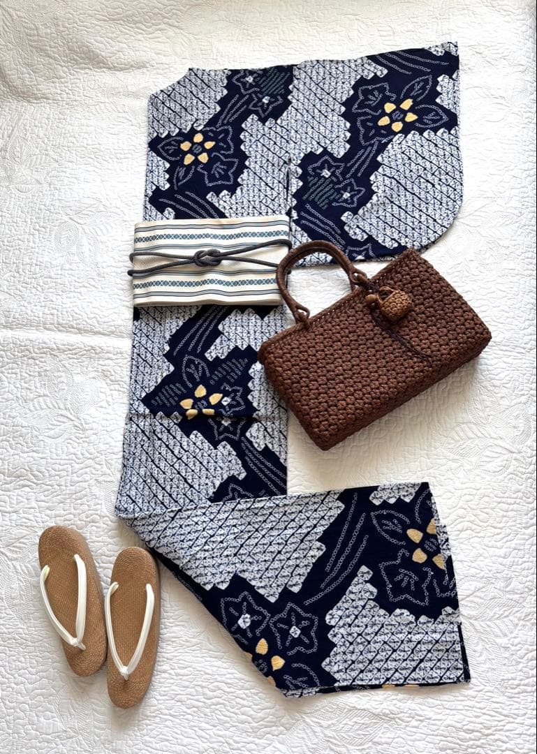 粋で大人な浴衣 ◆ 有松絞り 草花文 柄も仕立ても素晴らしいお勧めの逸品