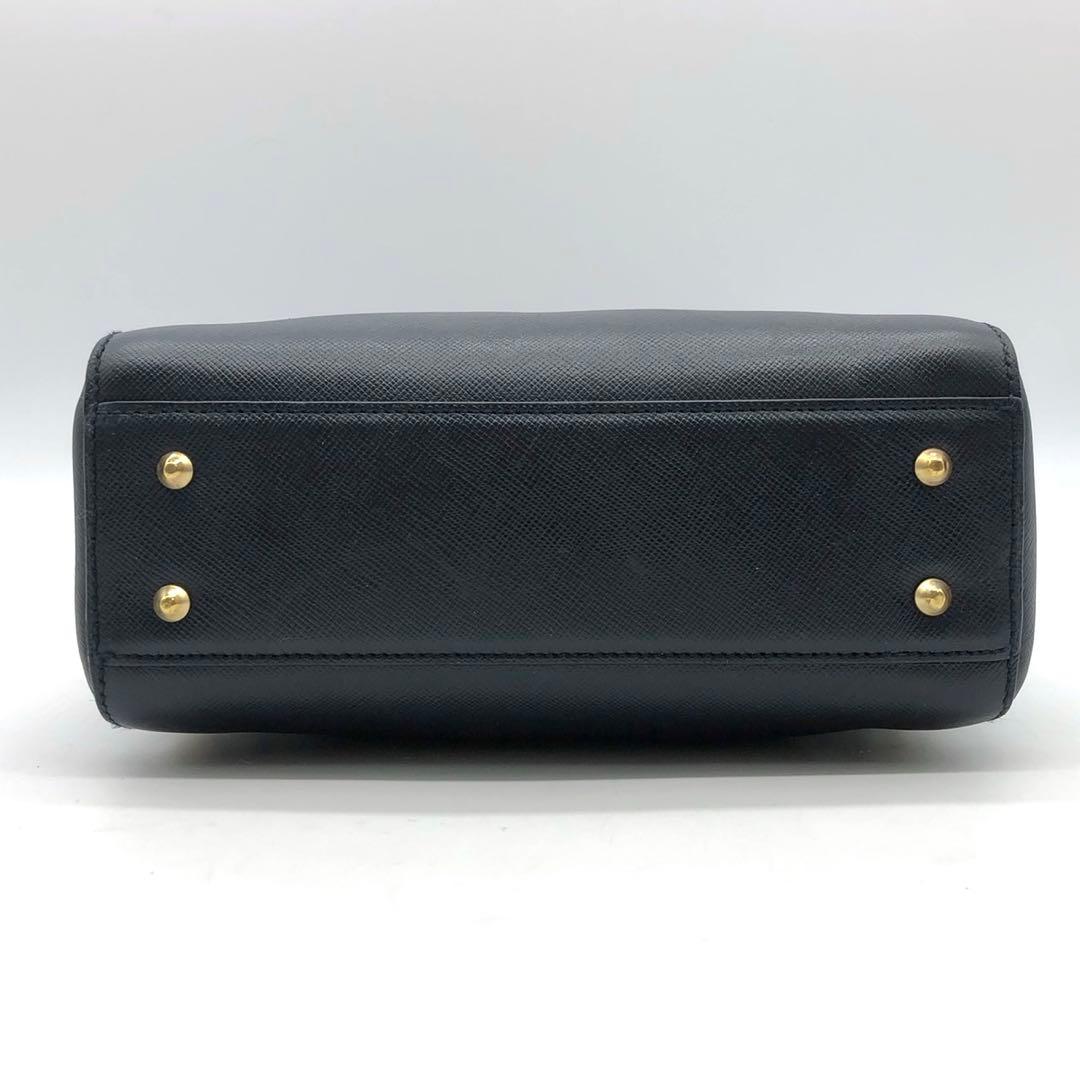 ✨希少・美品✨プラダ ショルダーバッグ ミニ 三角ロゴプレート レザー ネイビー