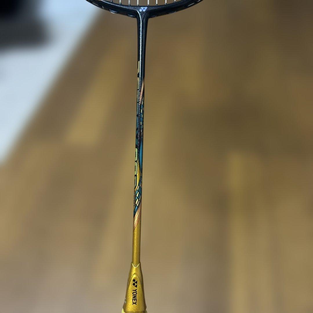 バドミントンラケット アストロクス88Dプロ 3U ラケットケース付き