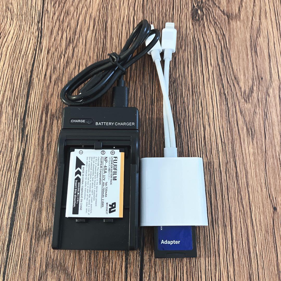 FUJIFILM FinePix Z900EXR デジタルカメラ　ホワイト