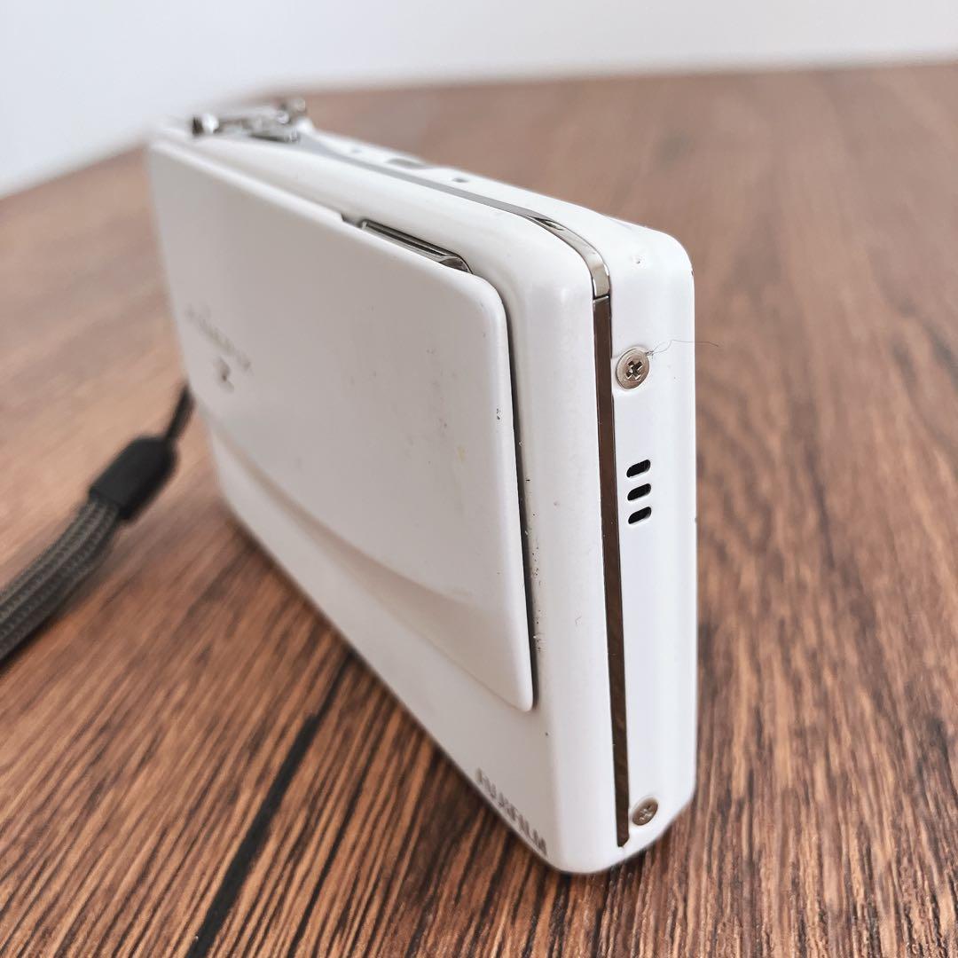 FUJIFILM FinePix Z900EXR デジタルカメラ　ホワイト