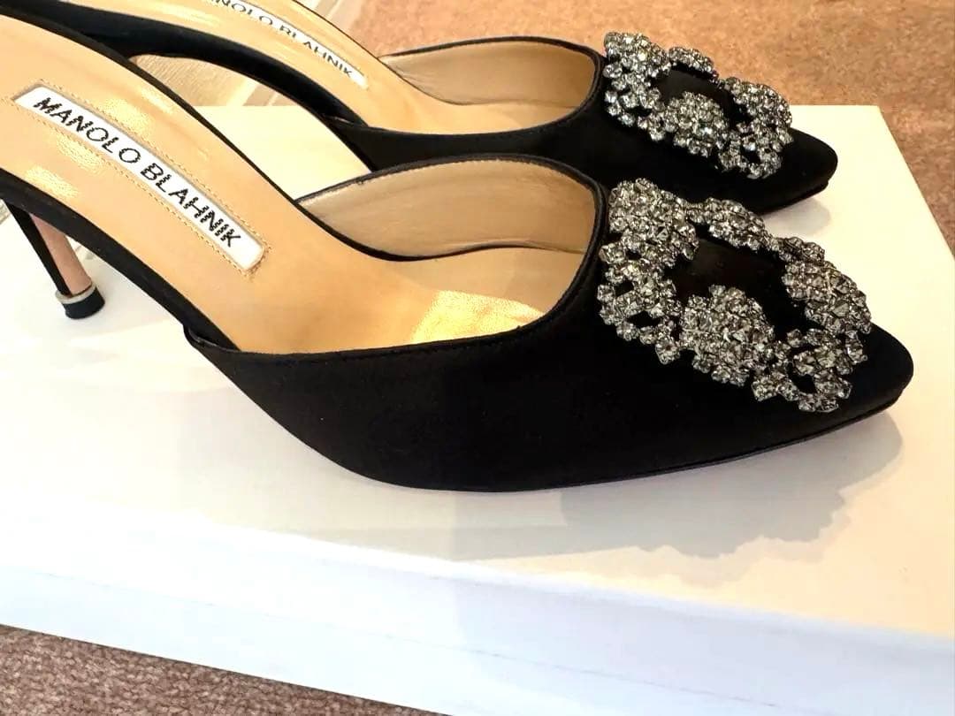 MANOLO BLAHNIK ビジュー付きブラックミュール　36サイズ