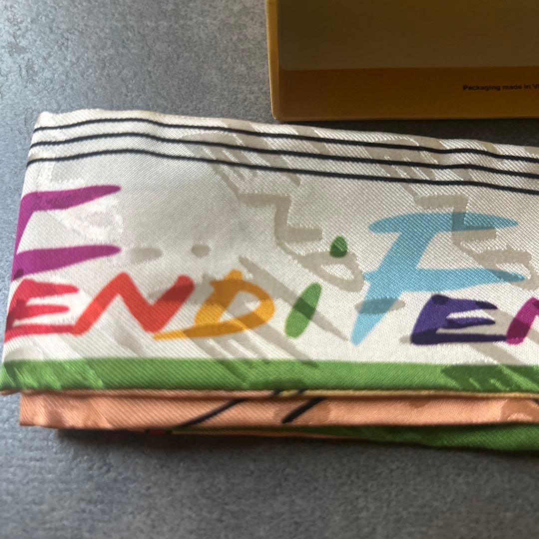 FENDI 《フェンディ》マルチカラー ラッピー　シルク製