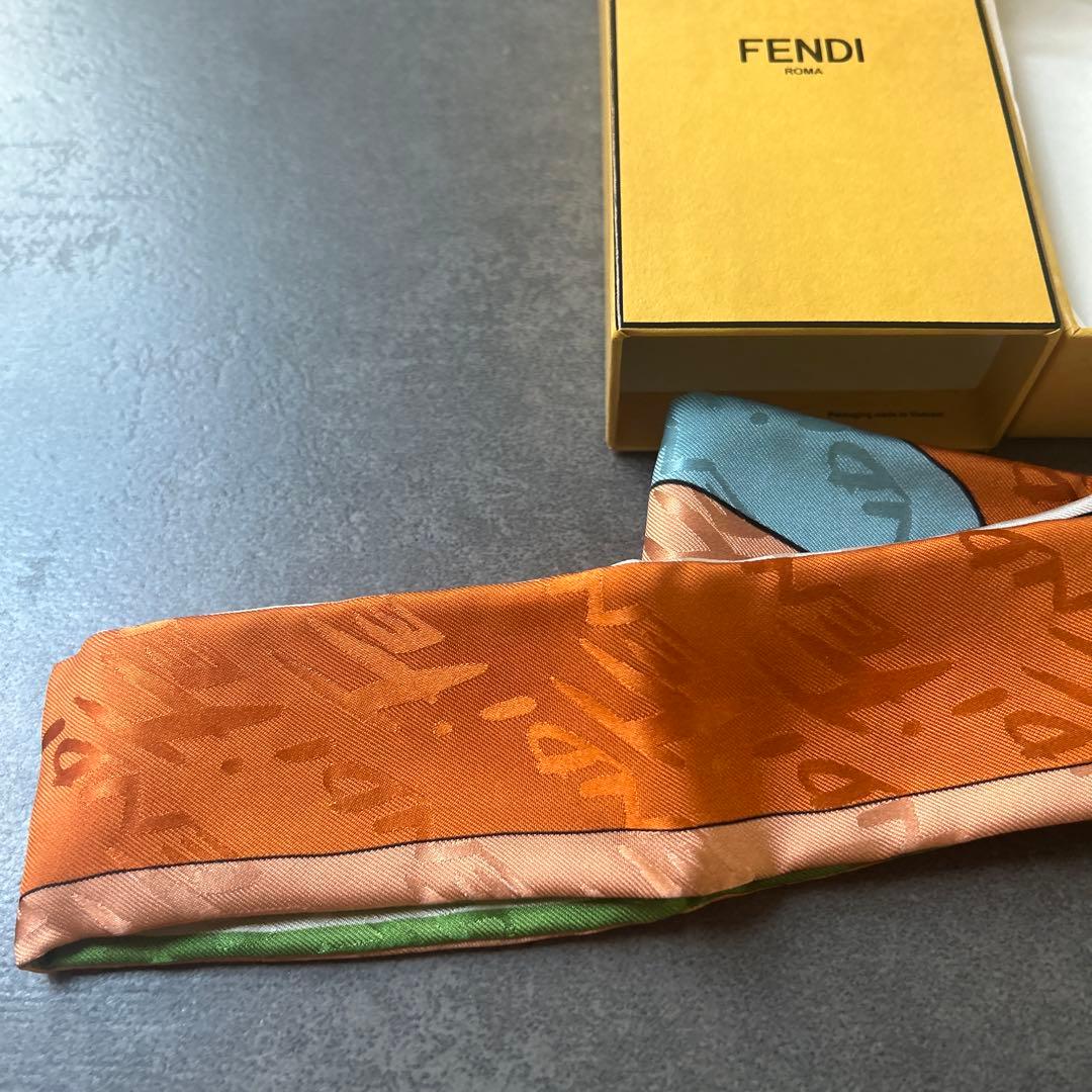 FENDI 《フェンディ》マルチカラー ラッピー　シルク製