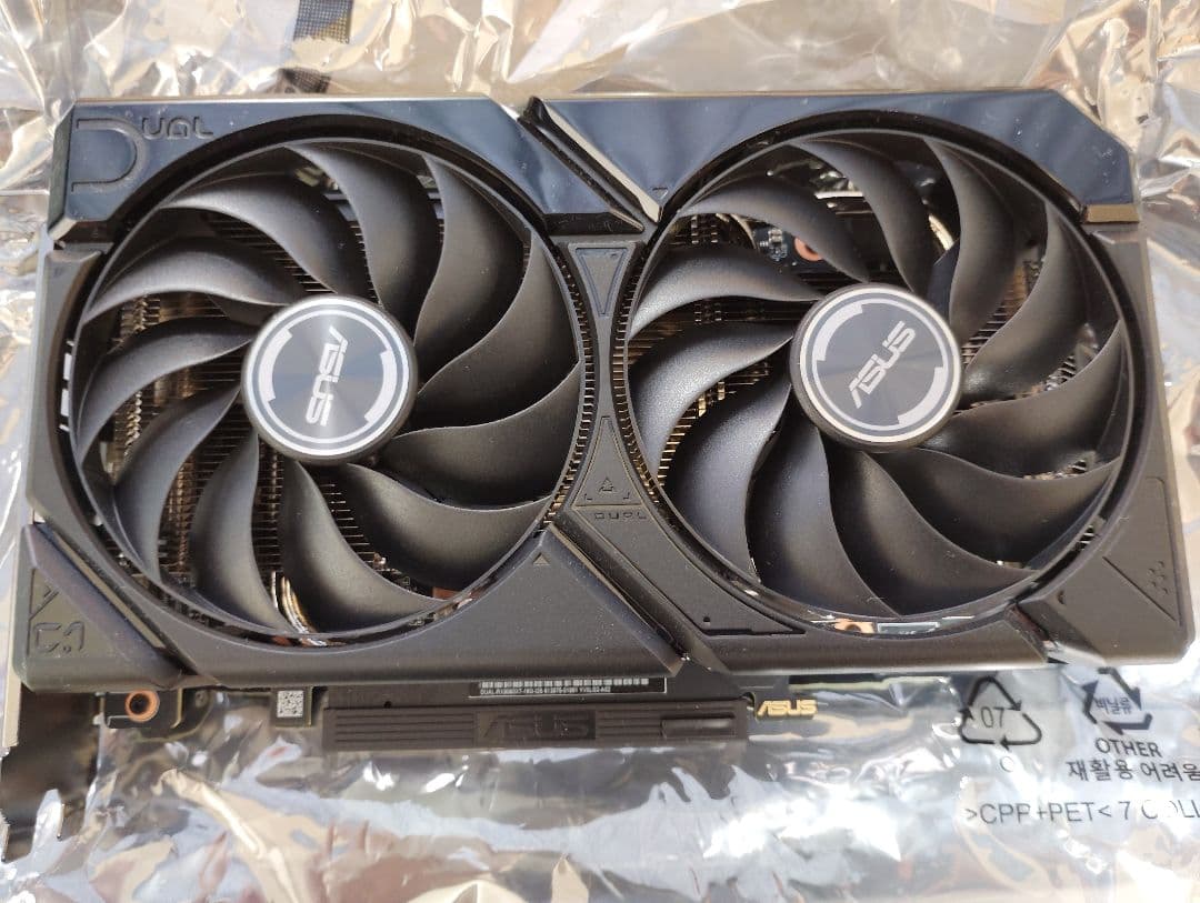 グラフィックボード・グラボ・ビデオカード ASUS Radeon RX9060XT 16GB DUAL