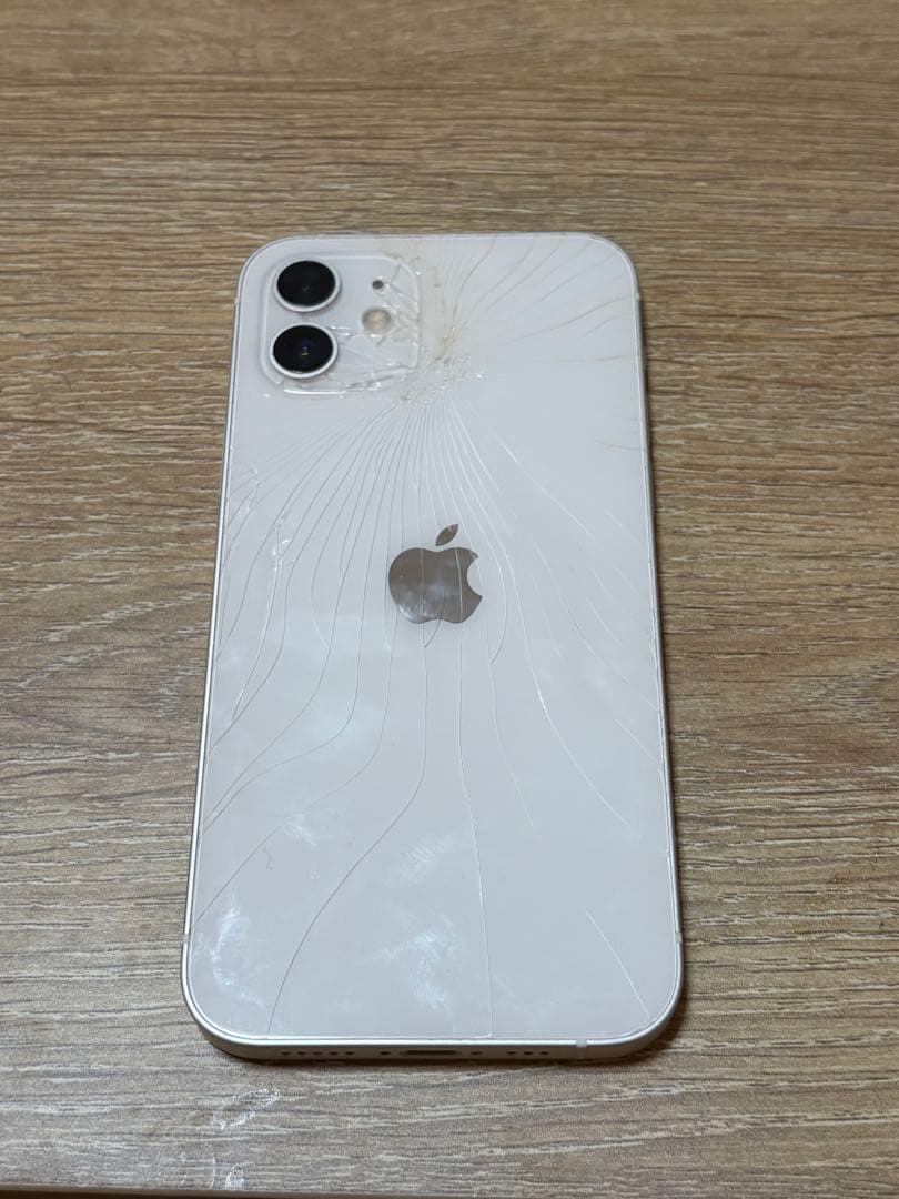 iPhone12 ホワイト 背面割れあり