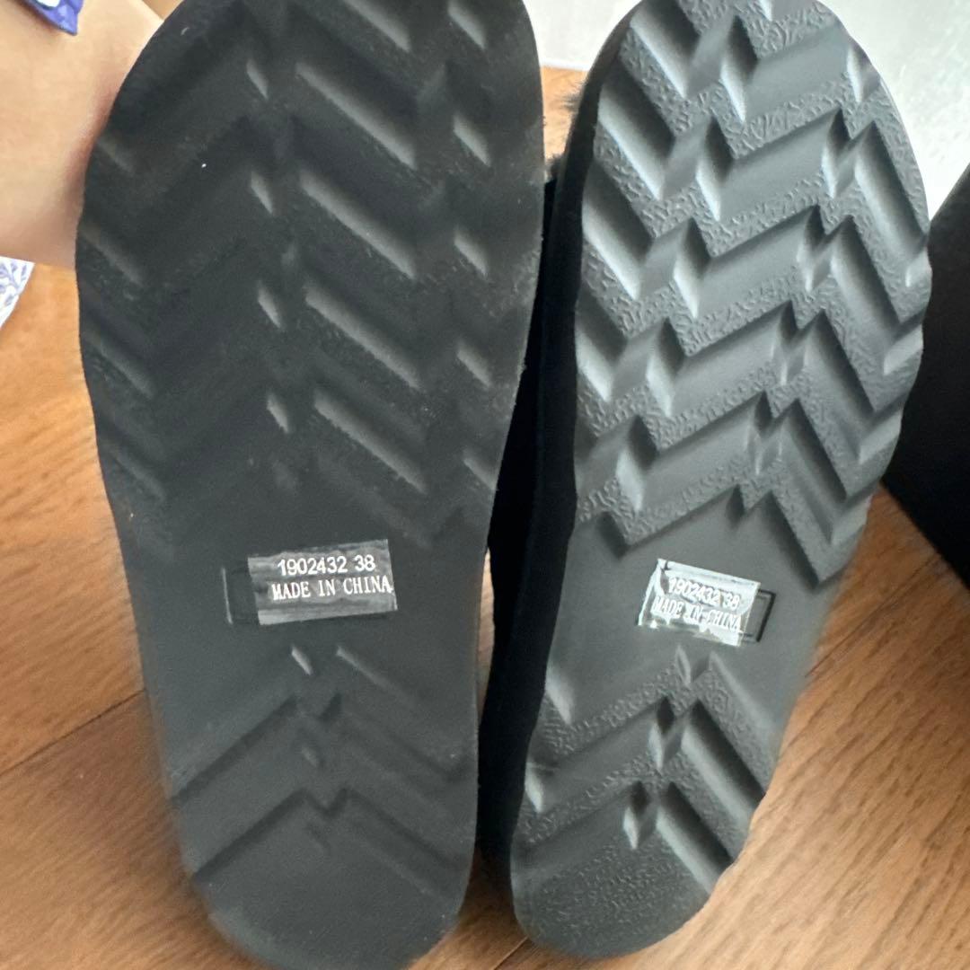 新品未使用品　MOHI ファー付きサンダル ブラック 38