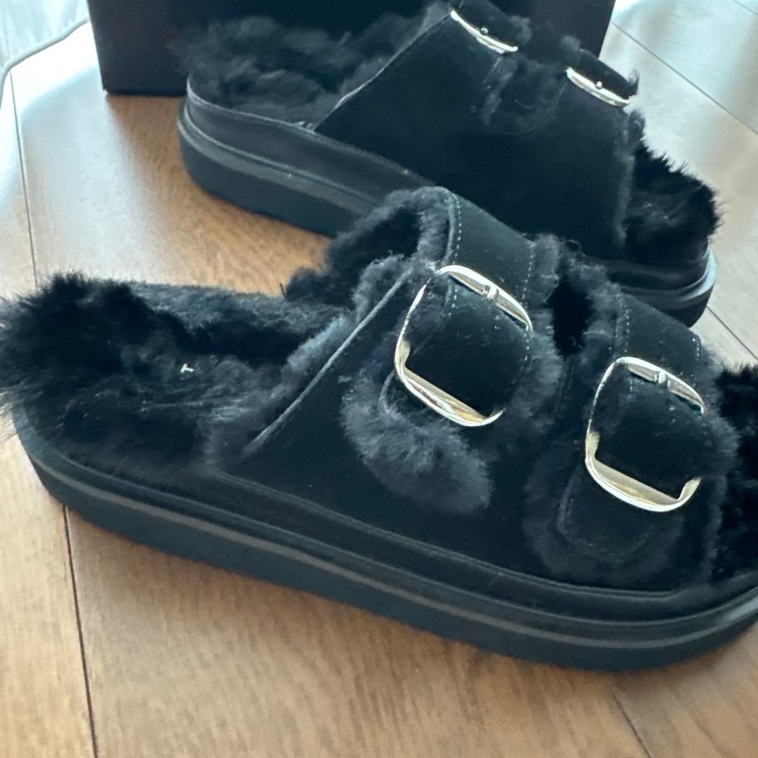 新品未使用品　MOHI ファー付きサンダル ブラック 38