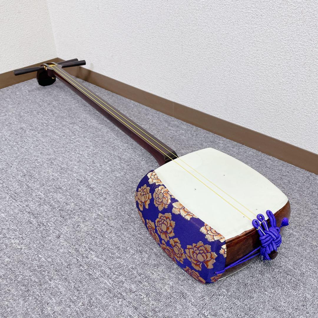 三味線 金細 中棹 二本溝 綾杉彫り 紅木 東さわり 銀細 和楽器