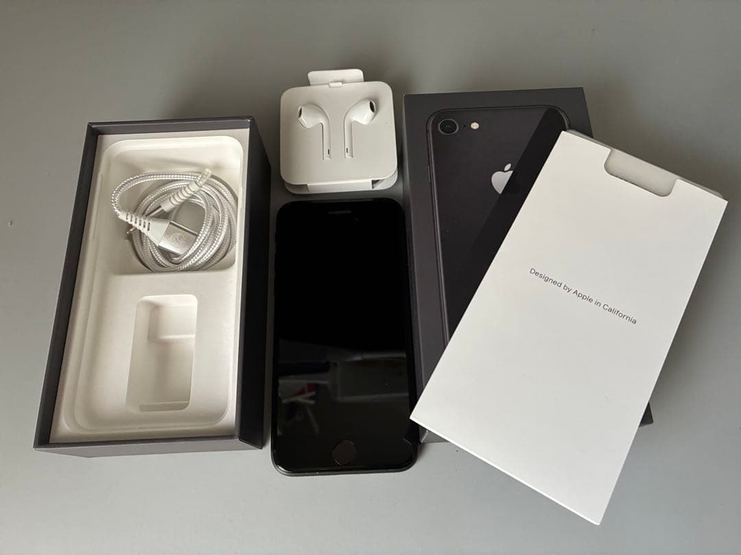 Apple iPhone 8 64GB スペースグレー