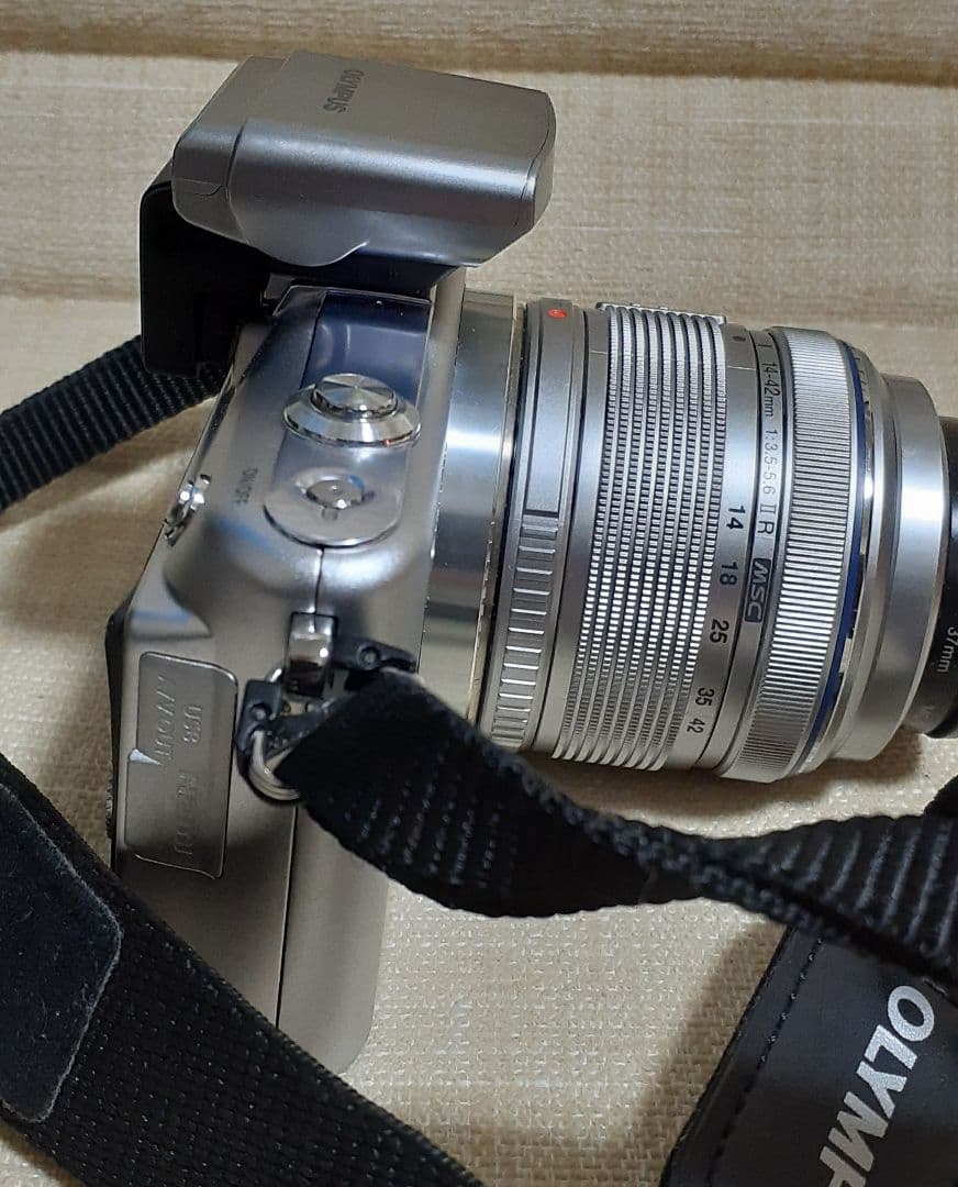 超希少 OLYMPUS オリンパス PEN E-PM1 ミラーレスカメラ