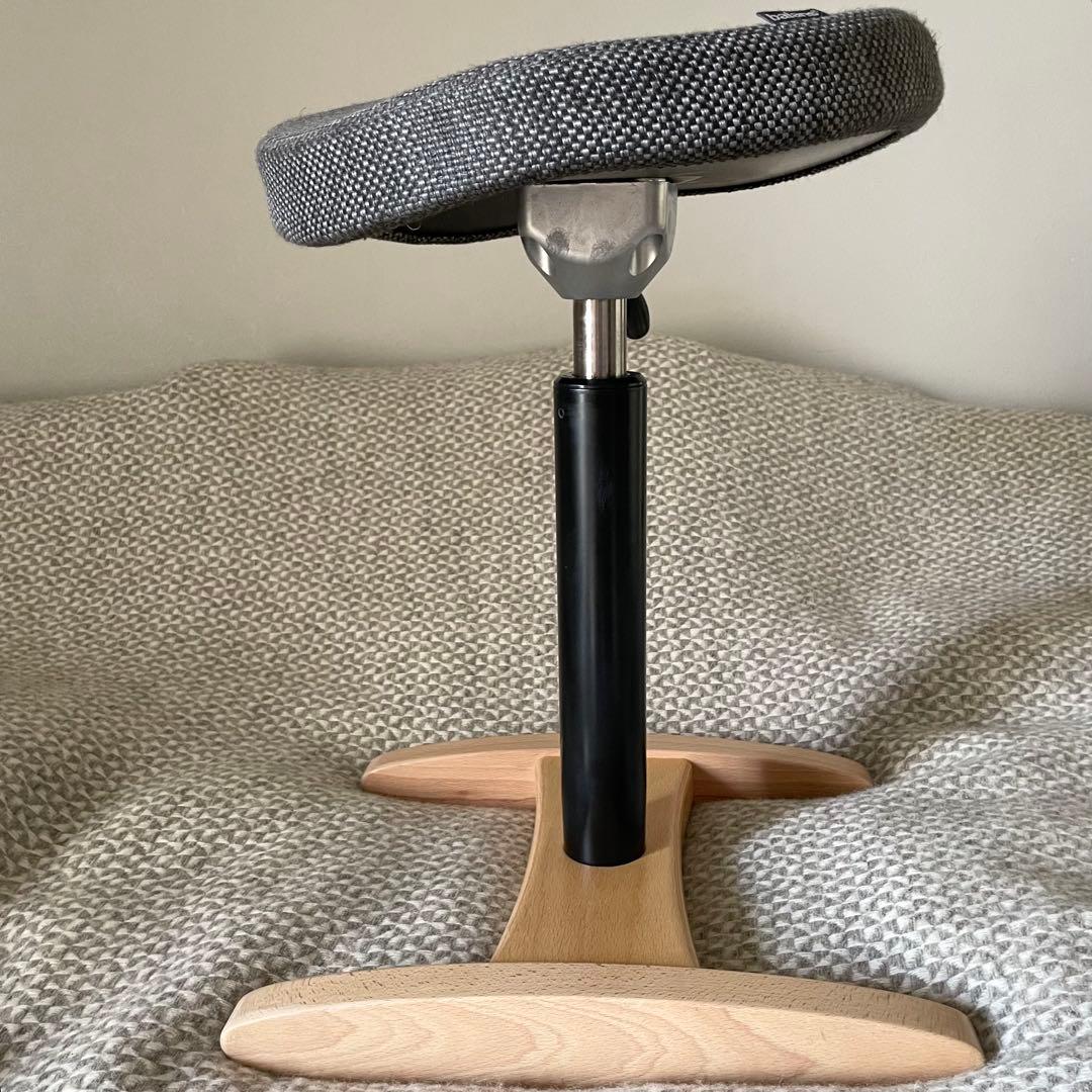 北欧　バランスシナジー ラウンド　織柄グレー 腰痛対策